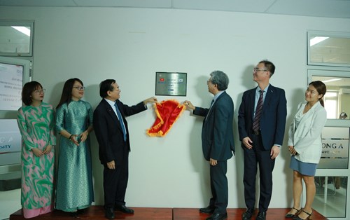 KOICA tài trợ thiết bị giảng dạy tiếng Hàn thông minh cho sinh viên ĐH Đông Á